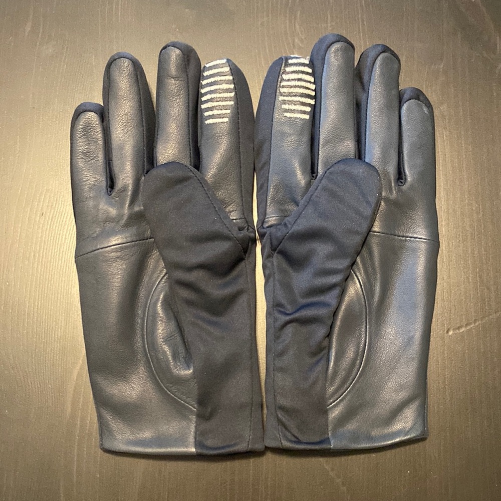 New Nike Gloves with Touchscreen Fingers